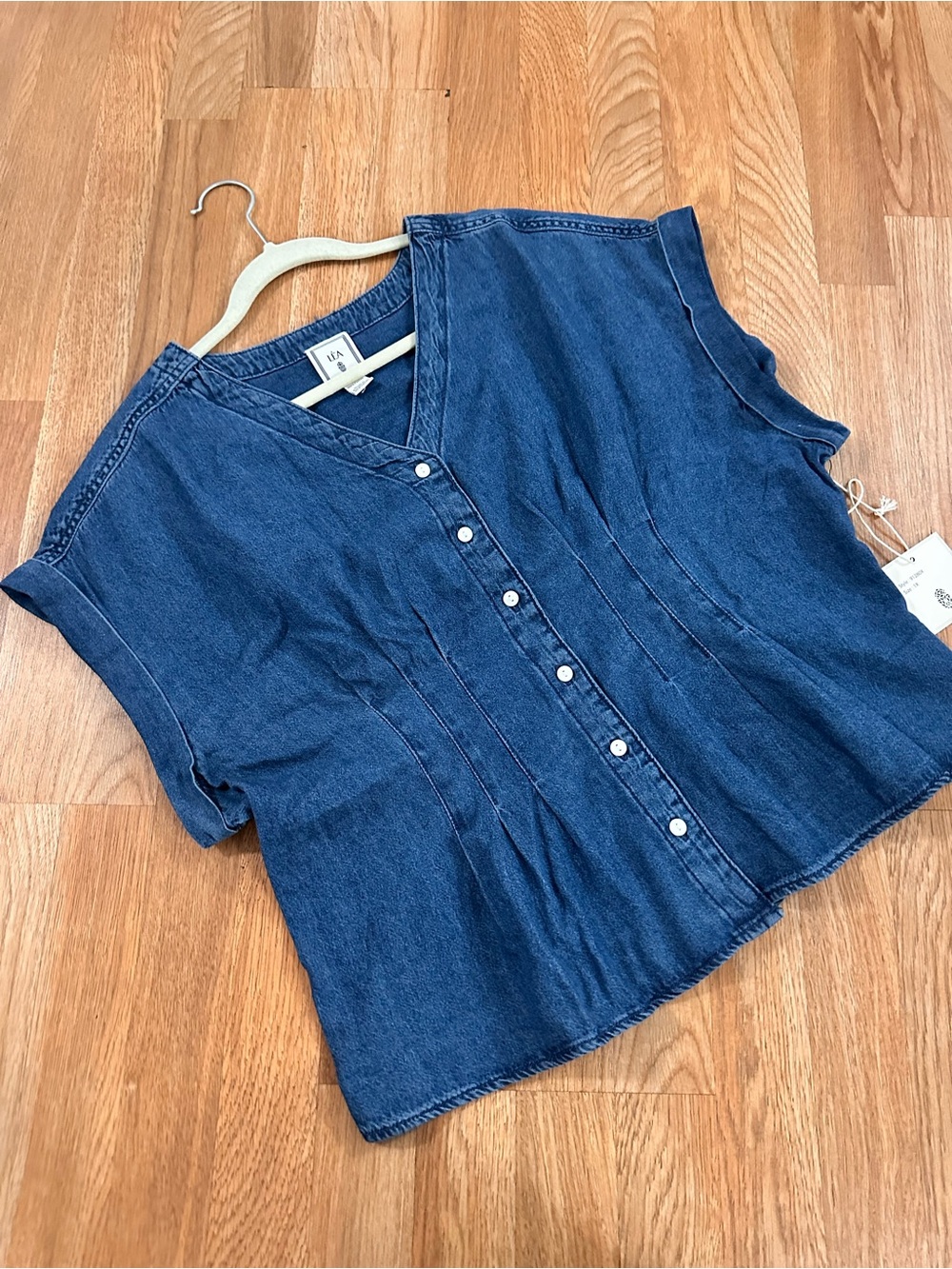 LÉA Blue Denim Button-Front V-Neck Pintuck Top